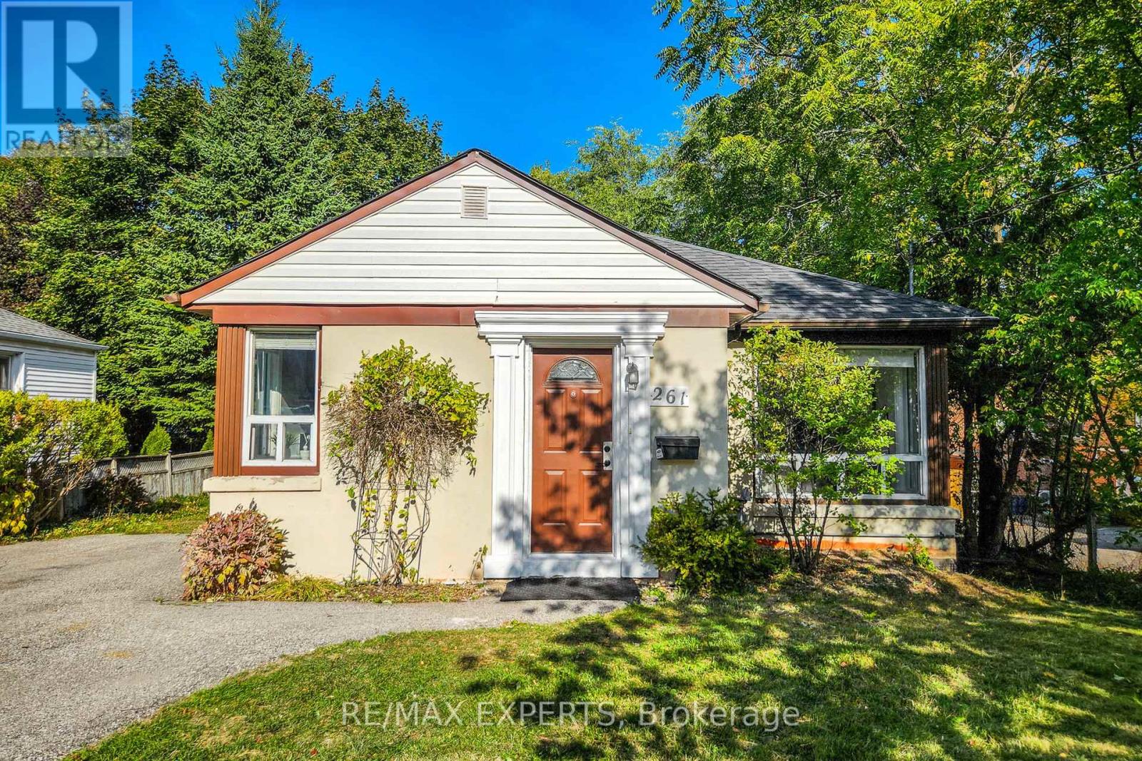 261 Helmer Avenue, Newmarket, Ontario  L3Y 4L8 - Photo 2 - N12406837