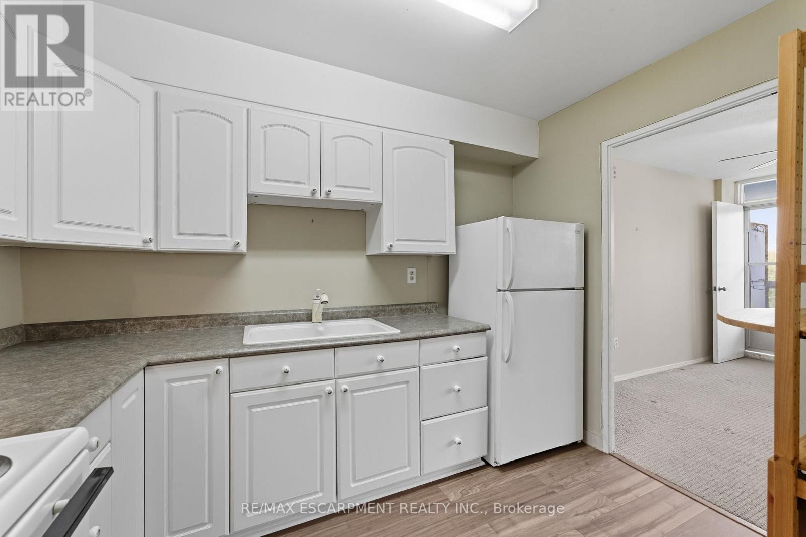 305 - 2263 Marine Drive, Oakville, Ontario  L6L 5K1 - Photo 13 - W12427965