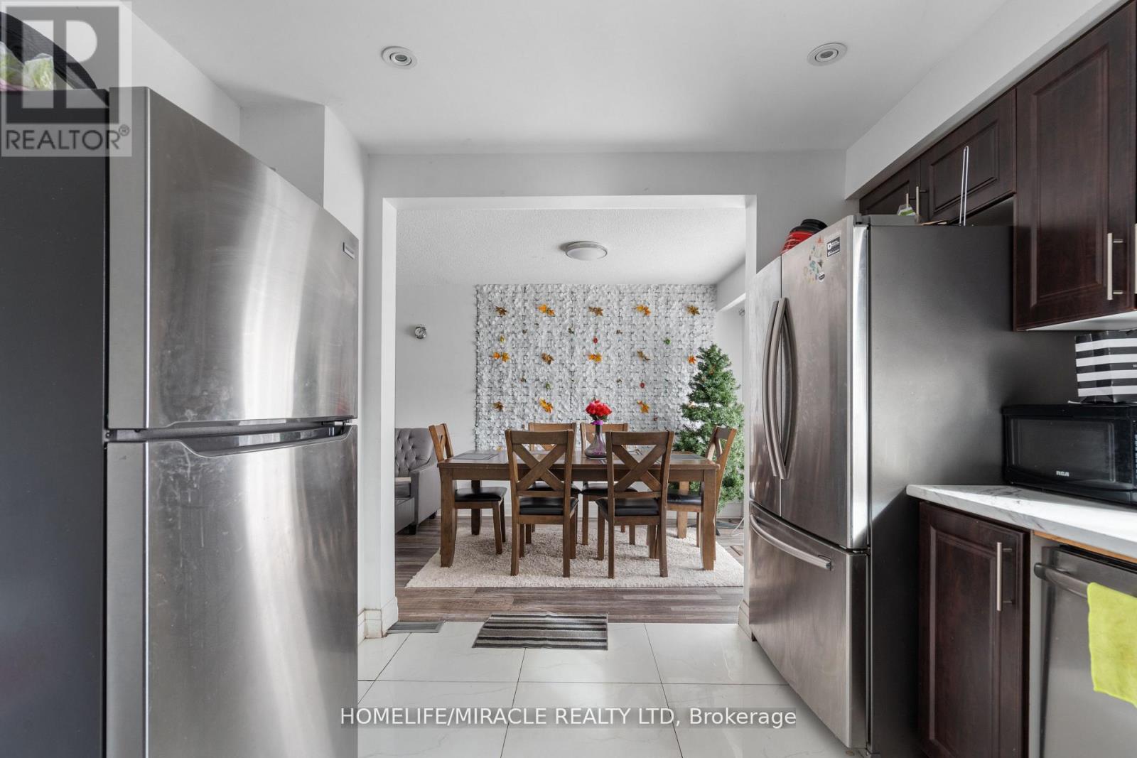 127 Fanshawe Drive, Brampton, Ontario  L6Z 1A8 - Photo 5 - W12318272