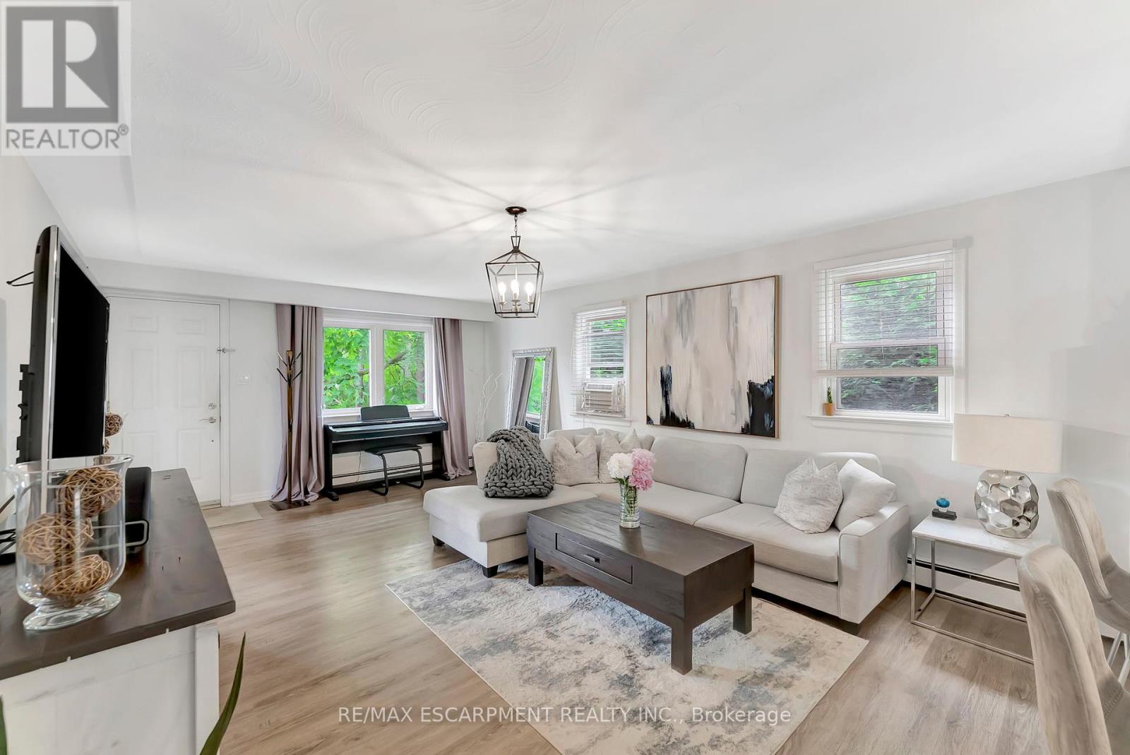 2387 Glenwood School Drive, Burlington, Ontario  L7R 3R9 - Photo 8 - W12411217