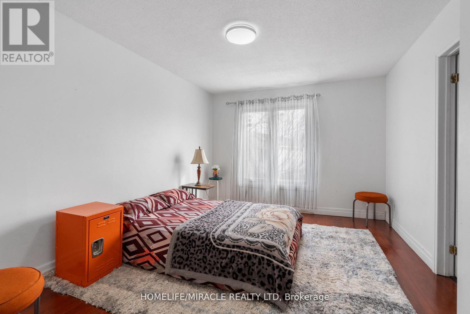 127 Fanshawe Drive, Brampton, Ontario  L6Z 1A8 - Photo 7 - W12318272