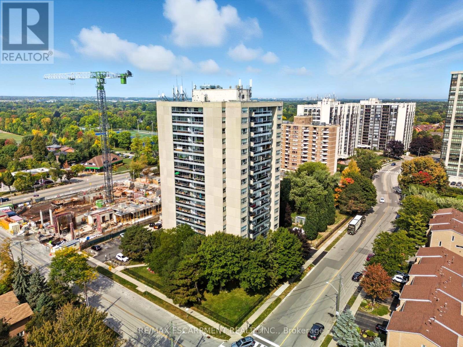 305 - 2263 Marine Drive, Oakville, Ontario  L6L 5K1 - Photo 1 - W12427965