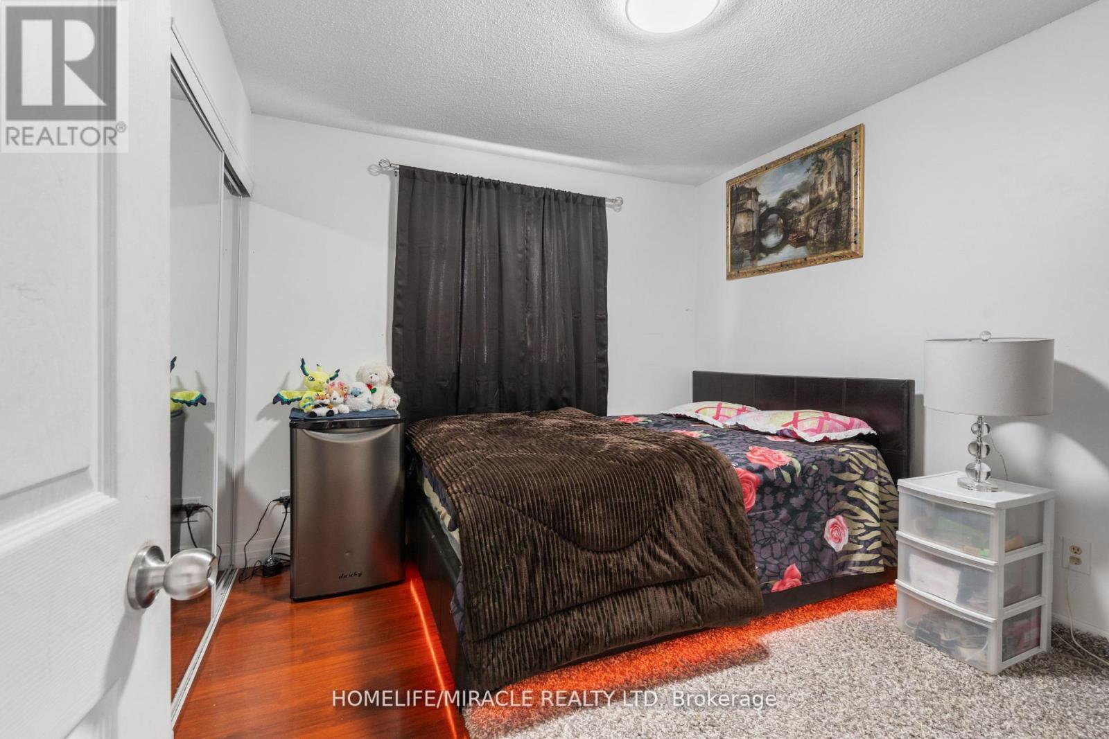 127 Fanshawe Drive, Brampton, Ontario  L6Z 1A8 - Photo 6 - W12318272