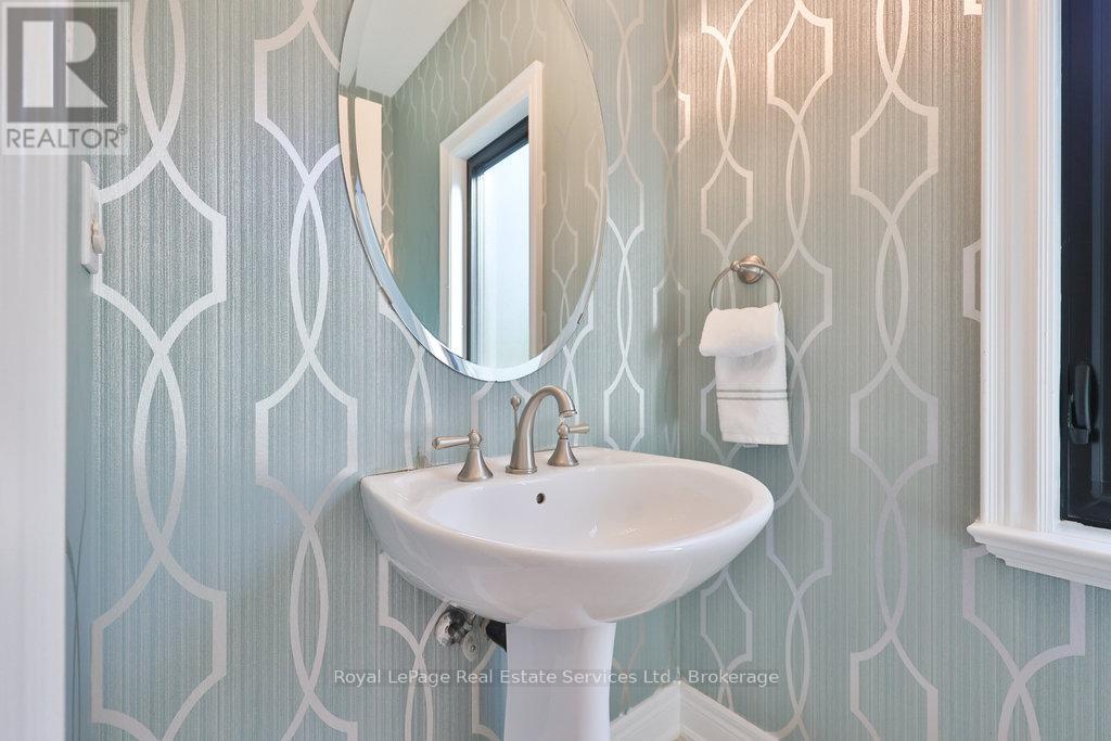 2218 Hampstead Road, Oakville, Ontario  L6H 6Y9 - Photo 28 - W12437617