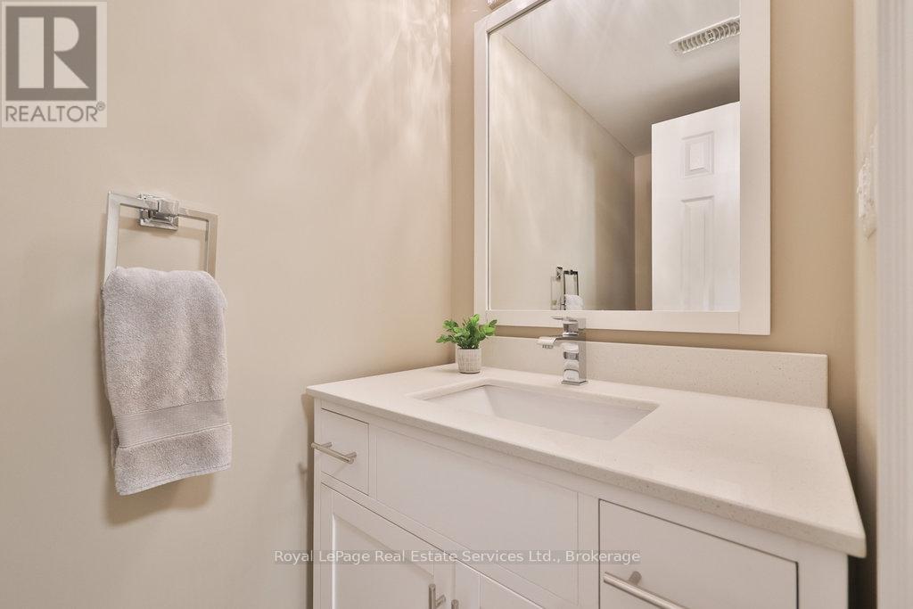 2218 Hampstead Road, Oakville, Ontario  L6H 6Y9 - Photo 43 - W12437617