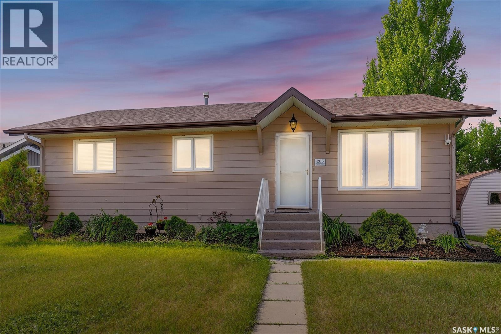 205 Maple Street, Strasbourg, Saskatchewan  S0G 4V0 - Photo 1 - SK019881