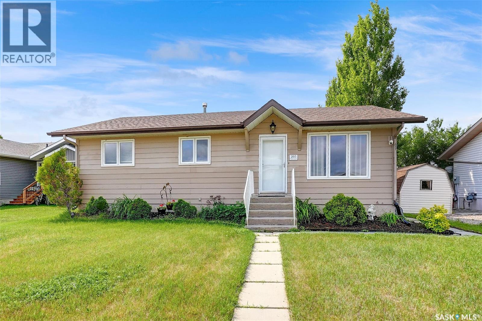 205 Maple Street, Strasbourg, Saskatchewan  S0G 4V0 - Photo 2 - SK019881