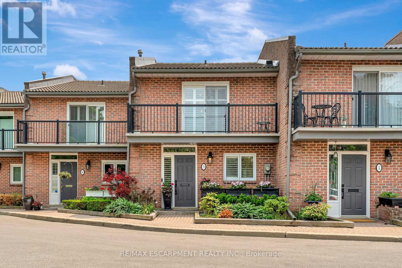 3 - 2136 Old Lakeshore Road, Burlington, Ontario  L7R 1A3 - Photo 2 - W12425384