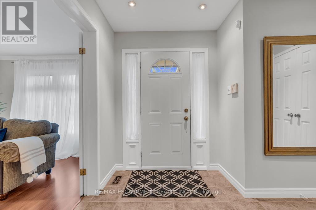 15 Deer Valley Drive, Caledon, Ontario  L7E 2E3 - Photo 6 - W12429781