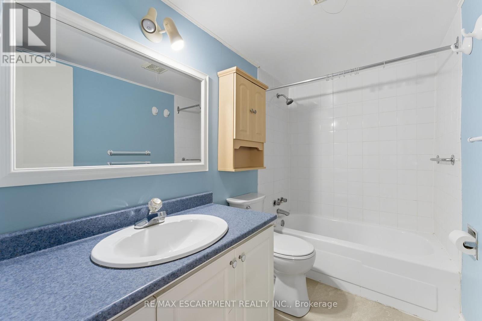 305 - 2263 Marine Drive, Oakville, Ontario  L6L 5K1 - Photo 18 - W12427965