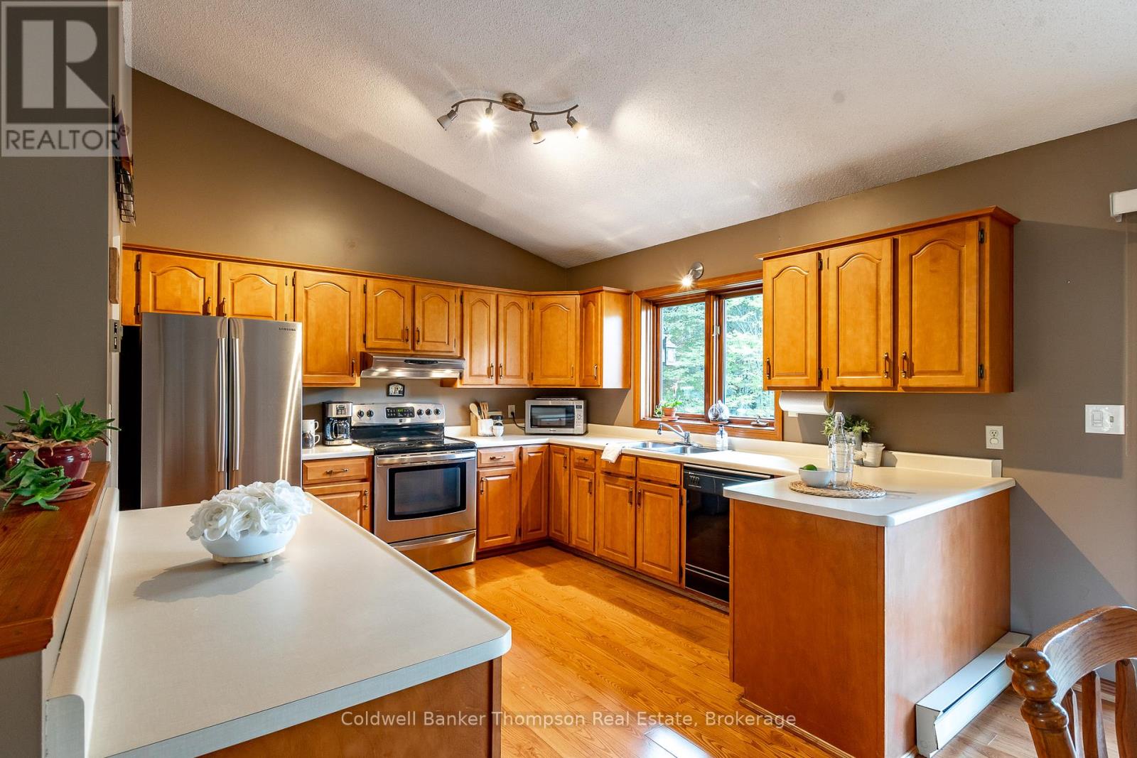 256 South Mary Lake Road, Huntsville, Ontario  P0B 1L0 - Photo 12 - X12169206