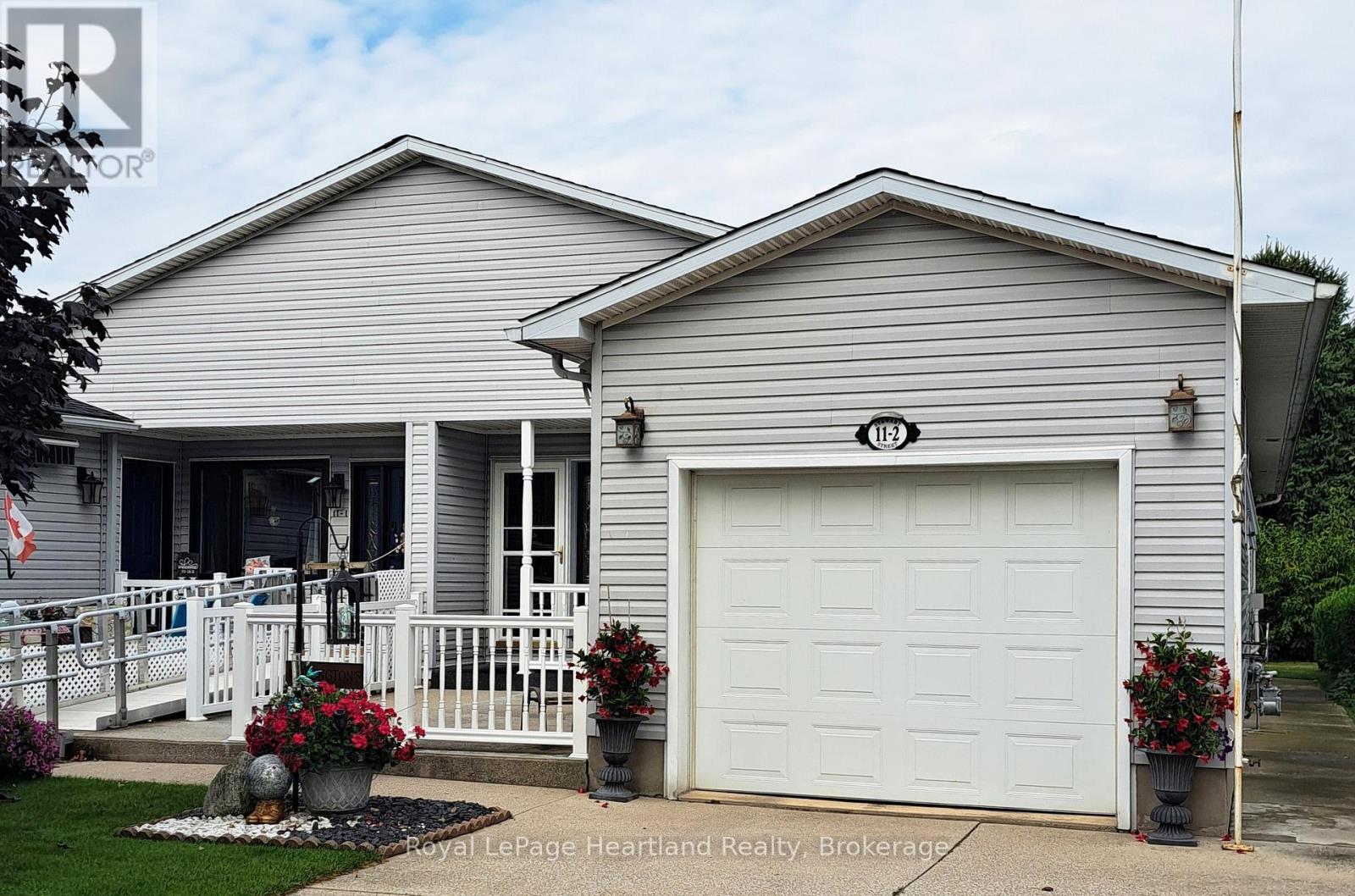 11-2 Stewart Street, Strathroy-Caradoc, Ontario  N7G 1A1 - Photo 1 - X12421755