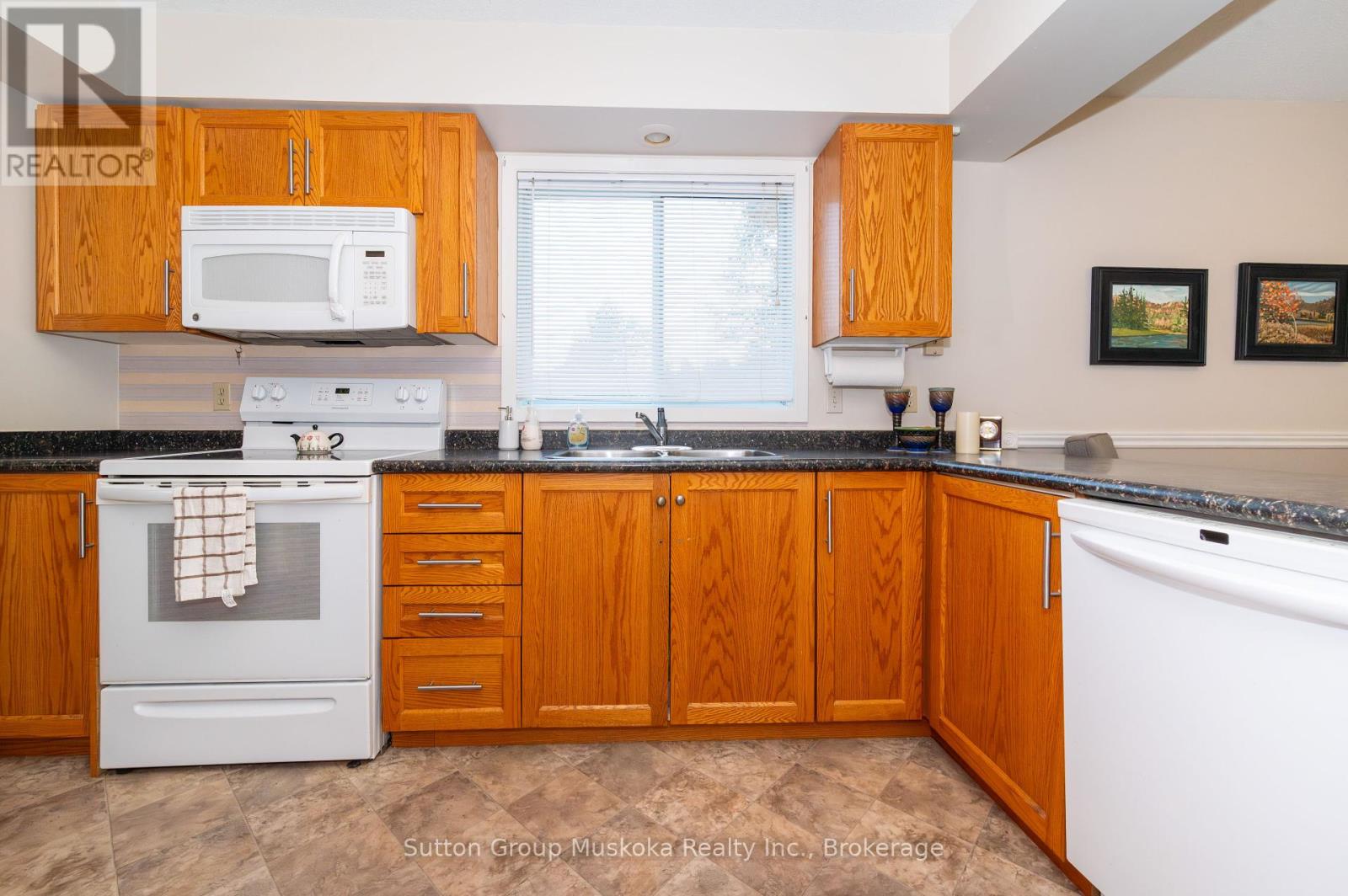 7 Glenwood Drive, Huntsville, Ontario  P1H 1B8 - Photo 11 - X12439363