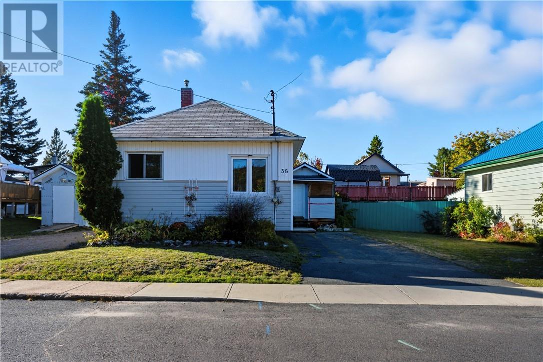 38 Beech, Levack, Ontario  P0M 2C0 - Photo 2 - 2125029