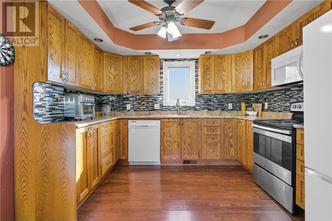 38 Beech, Levack, Ontario  P0M 2C0 - Photo 5 - 2125029