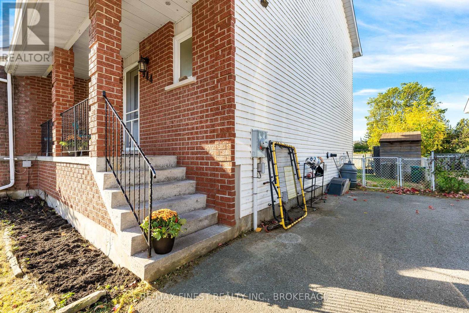 944 Warburton Crescent, Kingston, Ontario  K7M 8L1 - Photo 6 - X12439713
