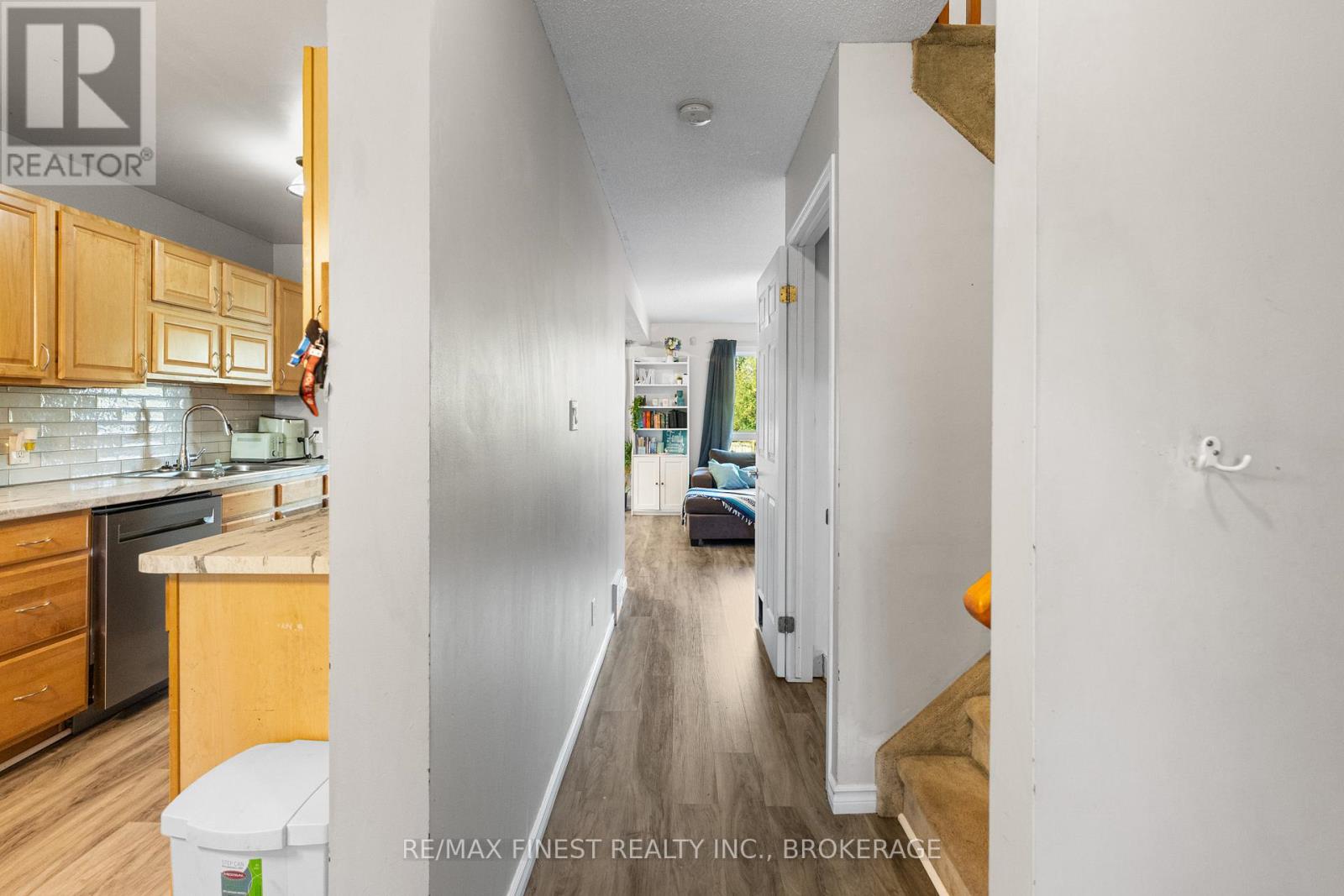 944 Warburton Crescent, Kingston, Ontario  K7M 8L1 - Photo 9 - X12439713