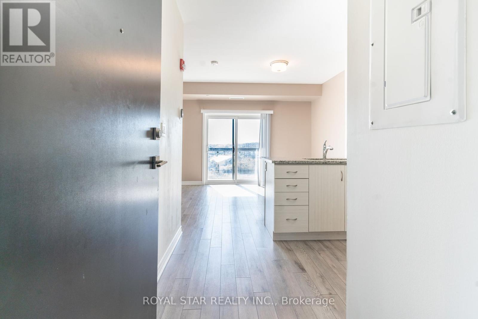 601 - 200 Lagerfeld Drive, Brampton, Ontario  L7A 5G5 - Photo 5 - W12429288