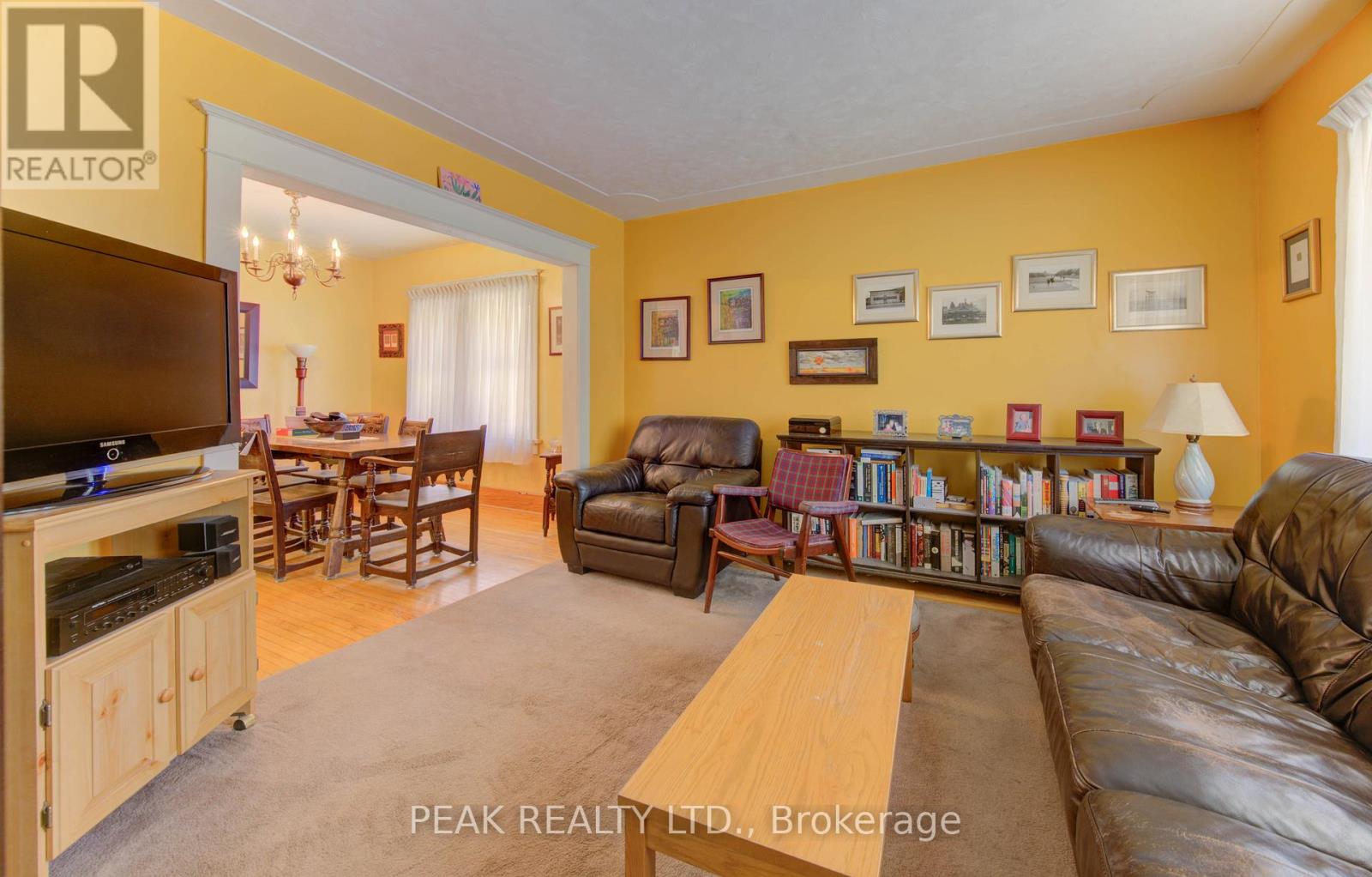 32 Elgin Street, Waterloo, Ontario  N2J 2R1 - Photo 6 - X12434411