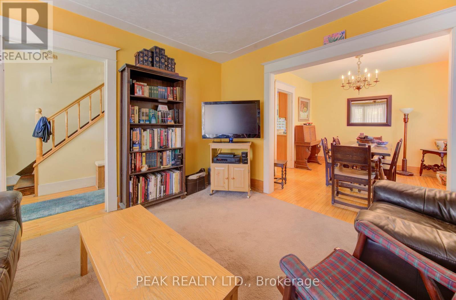 32 Elgin Street, Waterloo, Ontario  N2J 2R1 - Photo 7 - X12434411