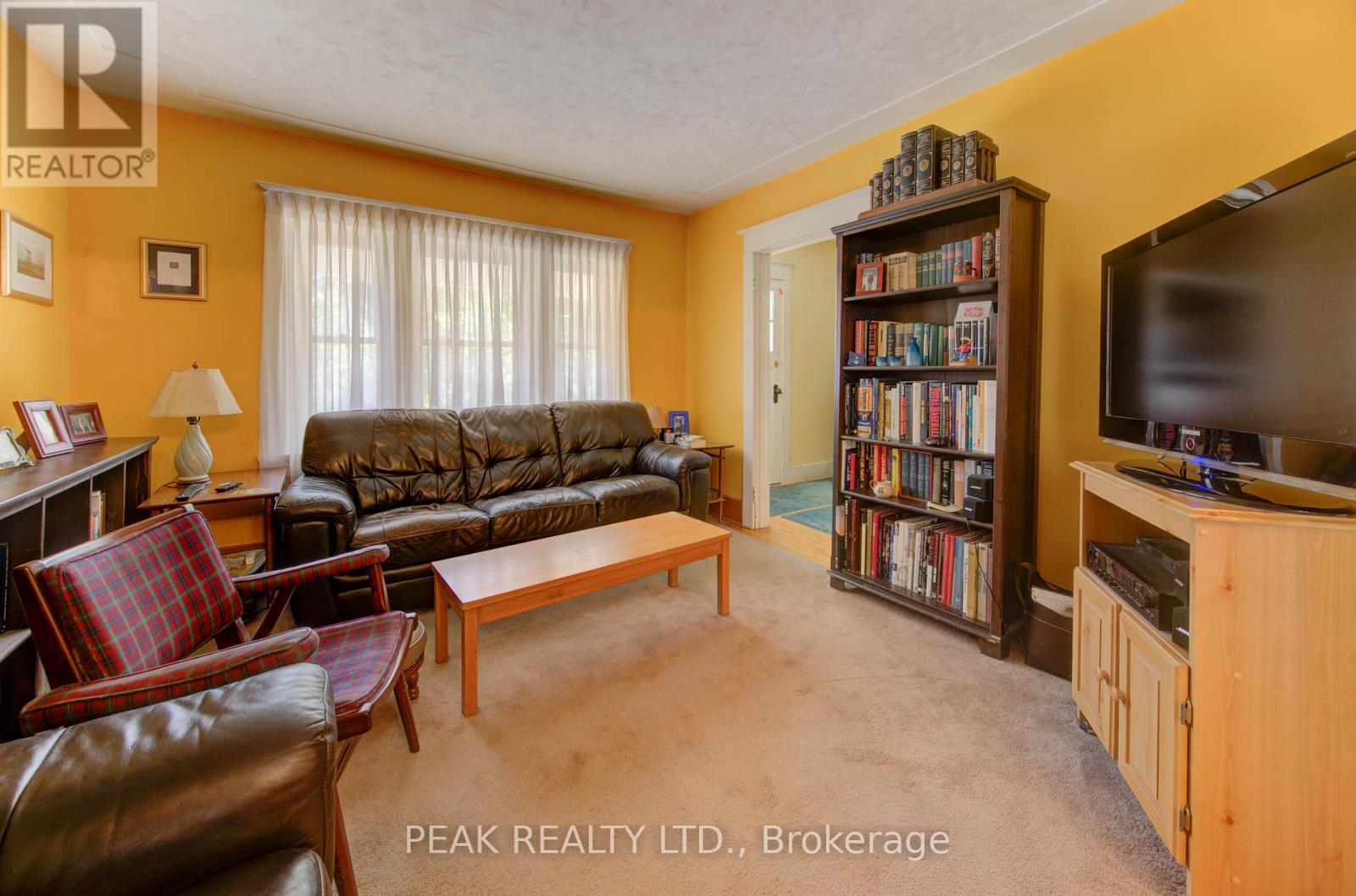 32 Elgin Street, Waterloo, Ontario  N2J 2R1 - Photo 8 - X12434411