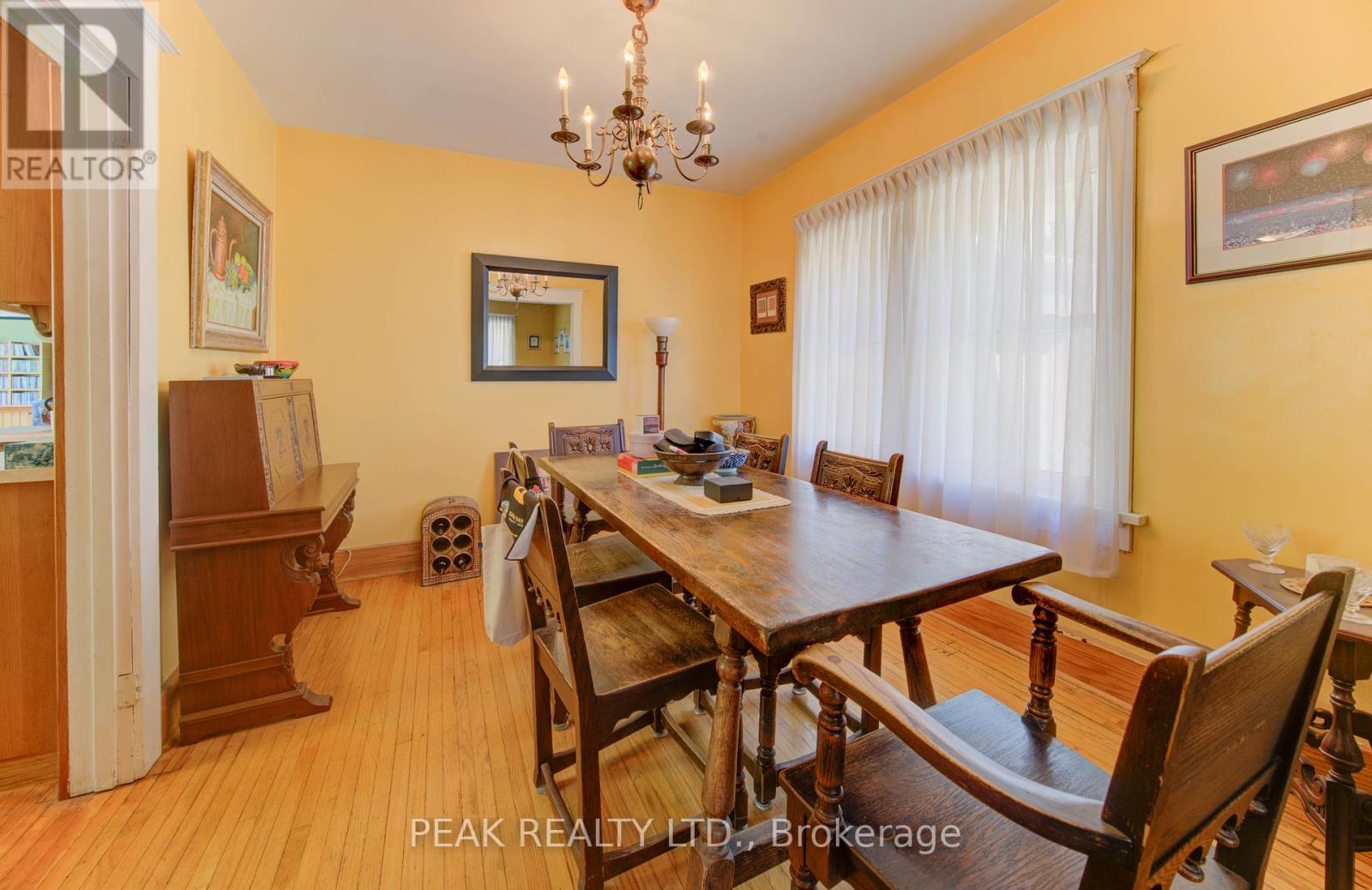 32 Elgin Street, Waterloo, Ontario  N2J 2R1 - Photo 9 - X12434411