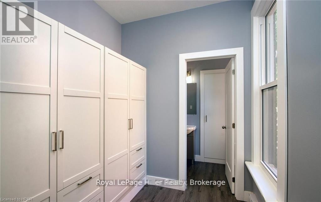 86 Shakespeare Street, Stratford, Ontario  N5A 3W4 - Photo 10 - X12439769