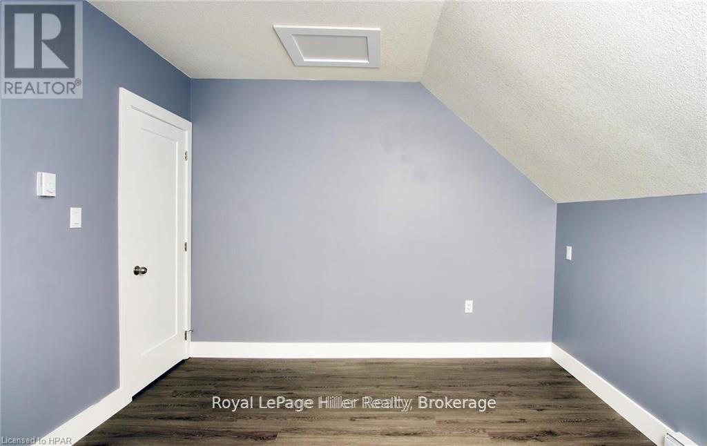 86 Shakespeare Street, Stratford, Ontario  N5A 3W4 - Photo 11 - X12439769