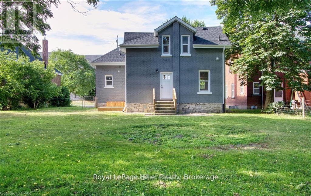 86 Shakespeare Street, Stratford, Ontario  N5A 3W4 - Photo 20 - X12439769