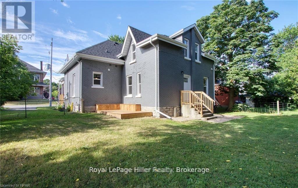 86 Shakespeare Street, Stratford, Ontario  N5A 3W4 - Photo 23 - X12439769