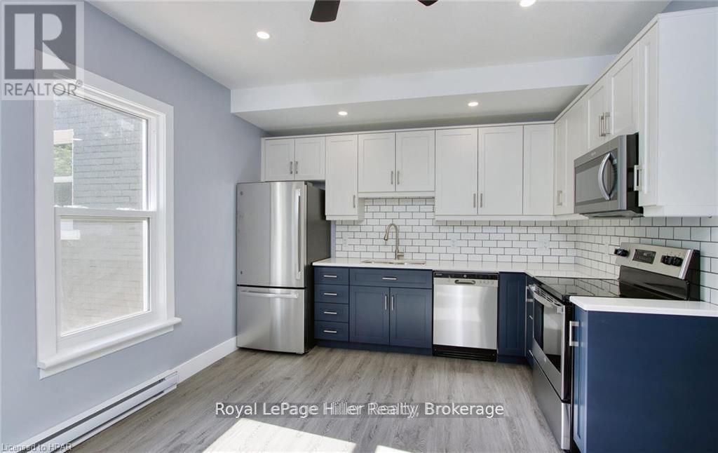 86 Shakespeare Street, Stratford, Ontario  N5A 3W4 - Photo 6 - X12439769