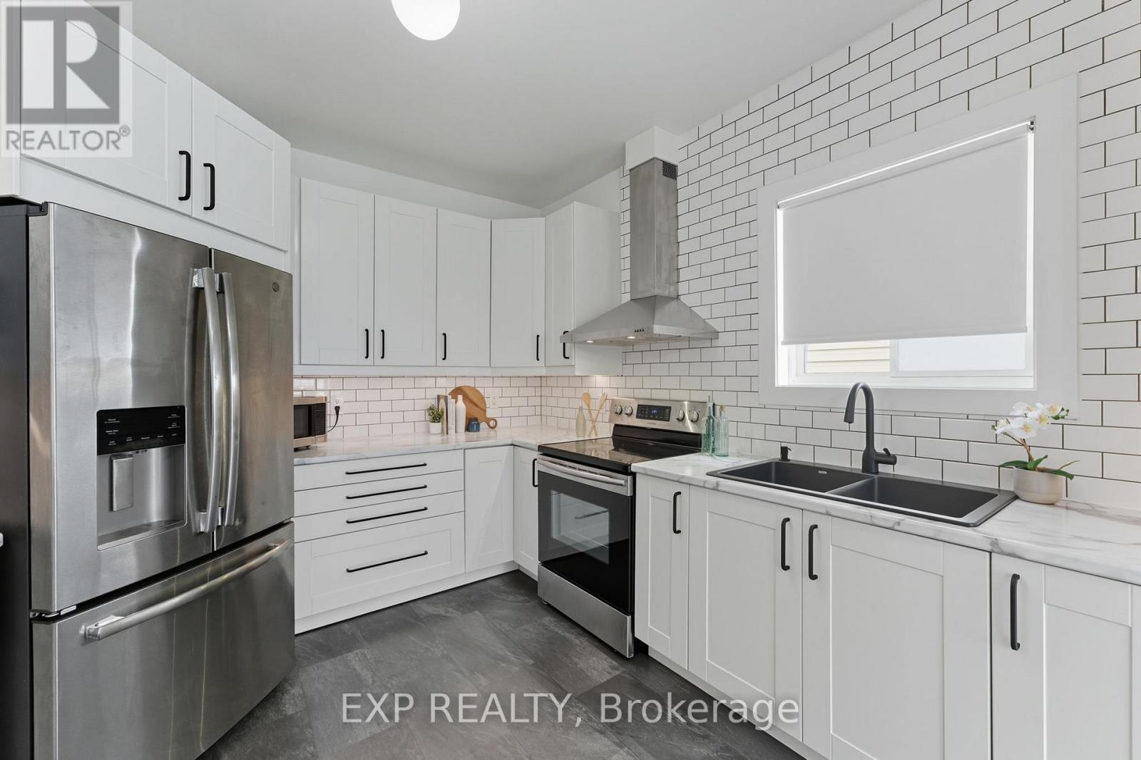 16 North Harrow Drive, Ottawa, Ontario  K2J 4V7 - Photo 14 - X12439731