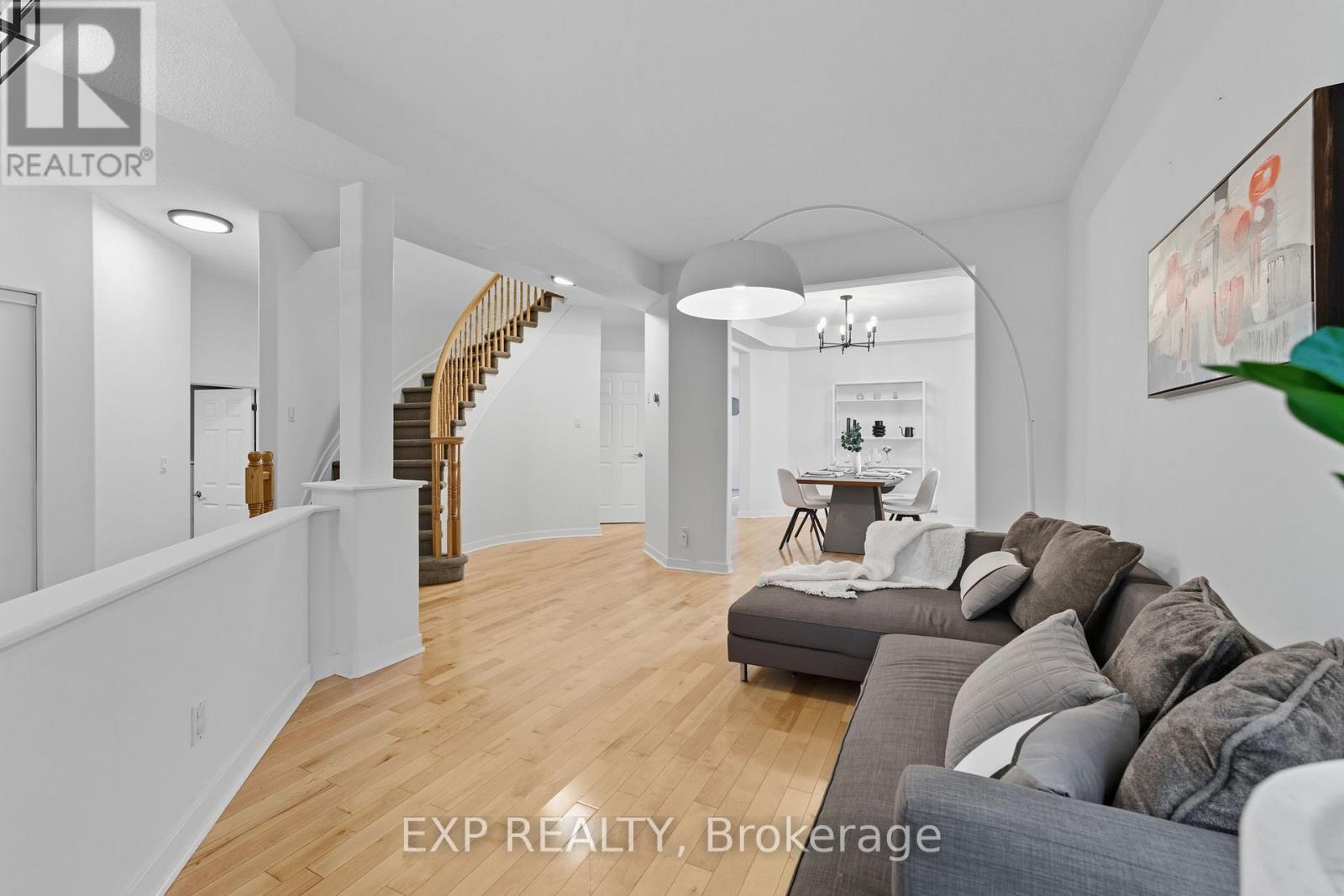 16 North Harrow Drive, Ottawa, Ontario  K2J 4V7 - Photo 6 - X12439731