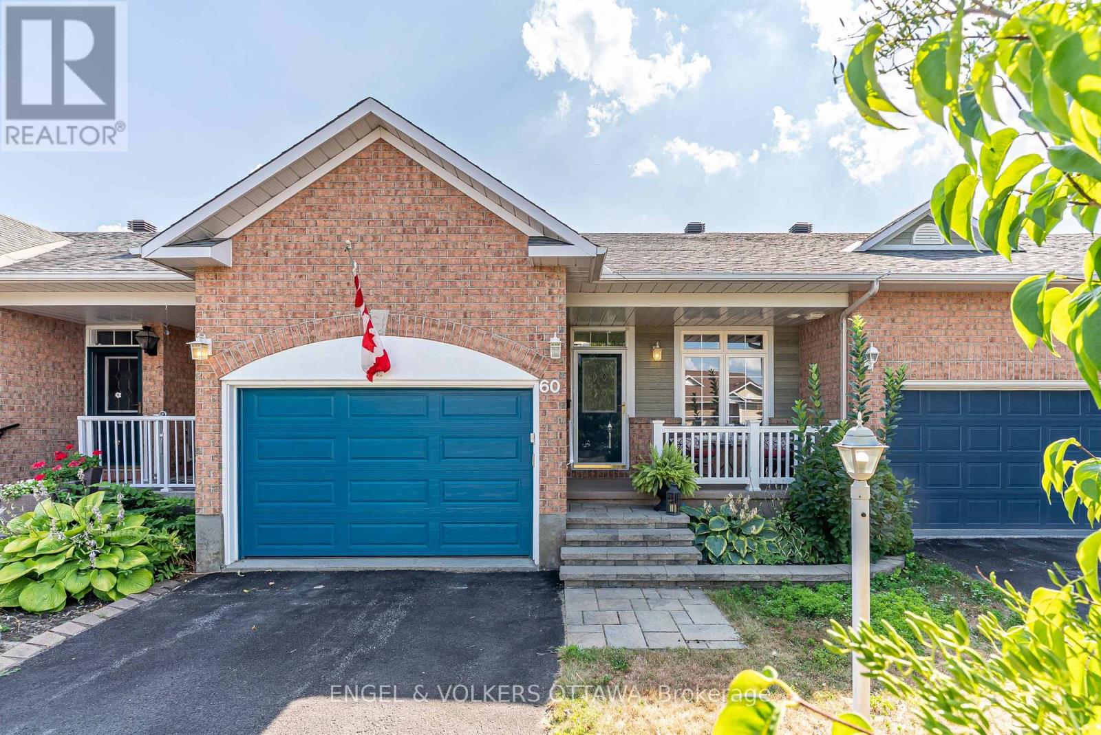 60 Sable Run Drive, Ottawa, Ontario  K2S 1W7 - Photo 2 - X12439758