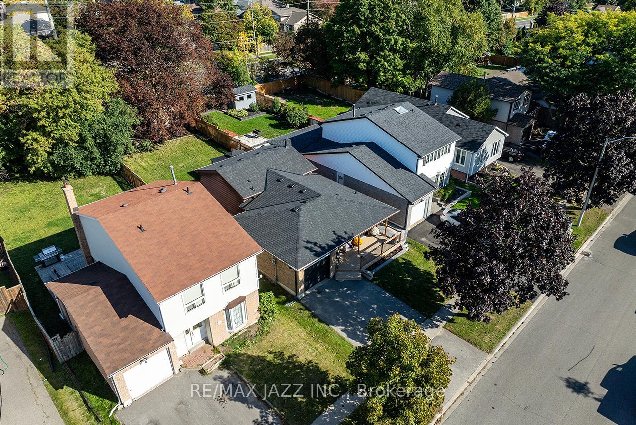 541 Galahad Drive, Oshawa, Ontario  L1K 1L9 - Photo 4 - E12437006