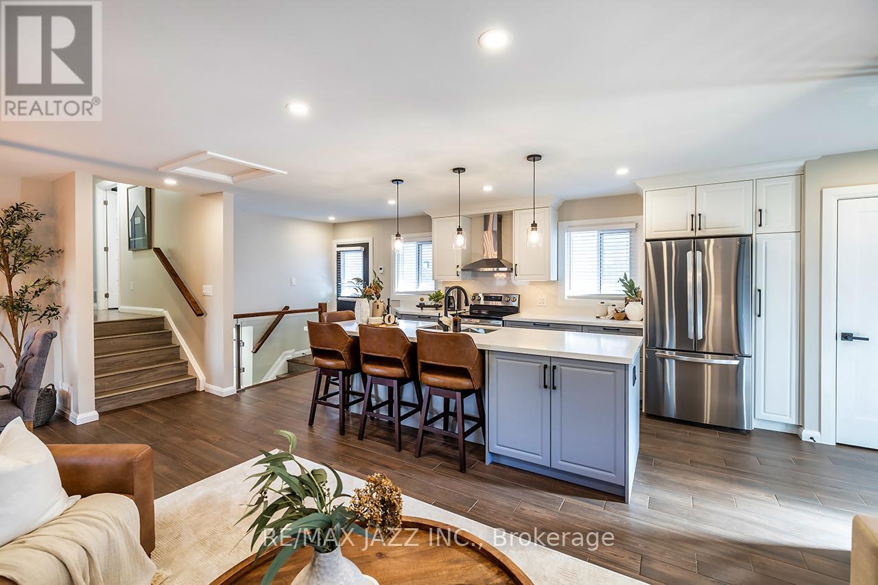 541 Galahad Drive, Oshawa, Ontario  L1K 1L9 - Photo 9 - E12437006