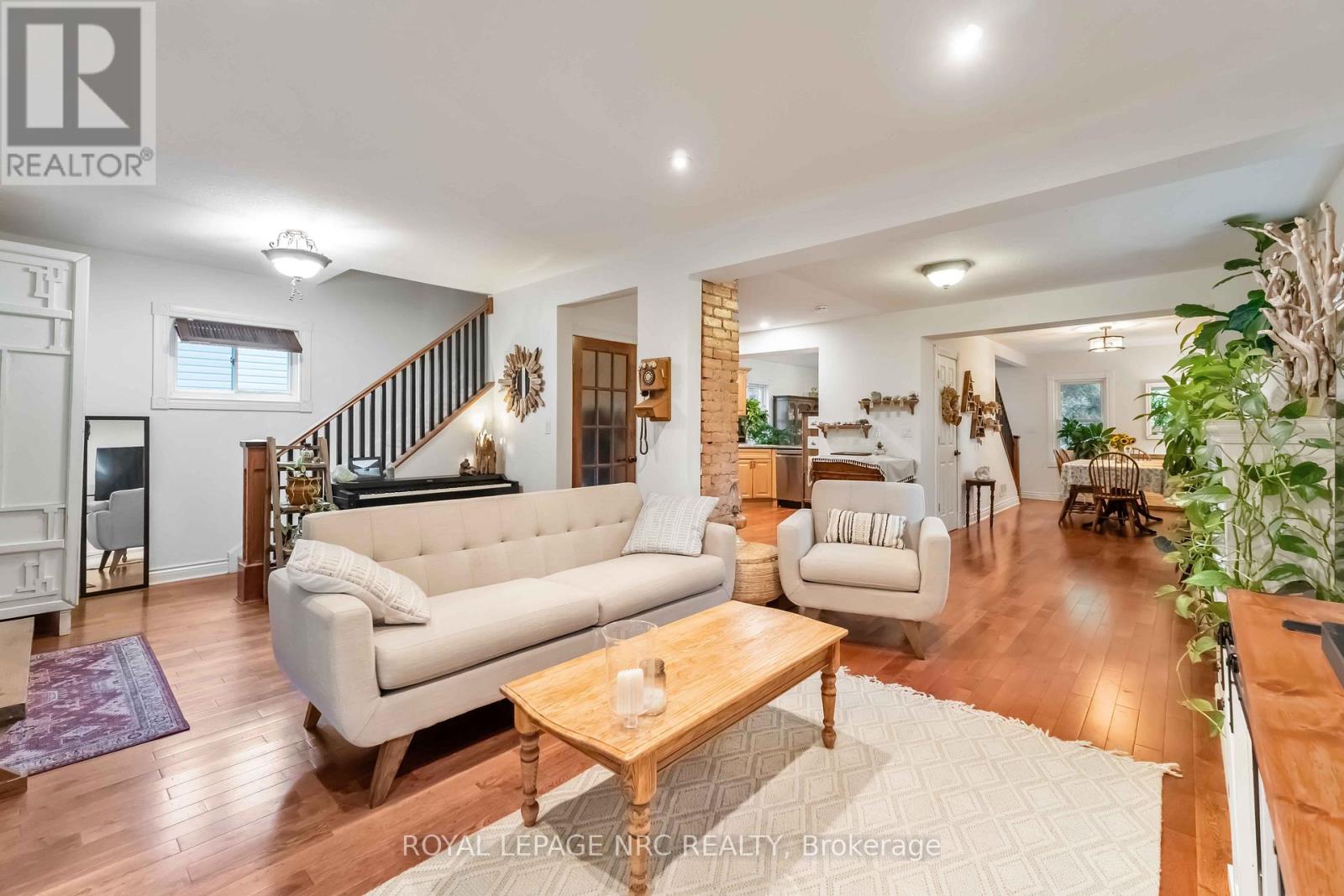 16 College Street, Pelham (Fonthill), Ontario  L0S 1E0 - Photo 14 - X12439721