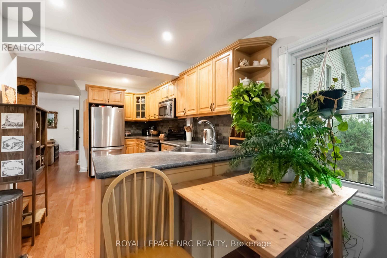 16 College Street, Pelham (Fonthill), Ontario  L0S 1E0 - Photo 20 - X12439721