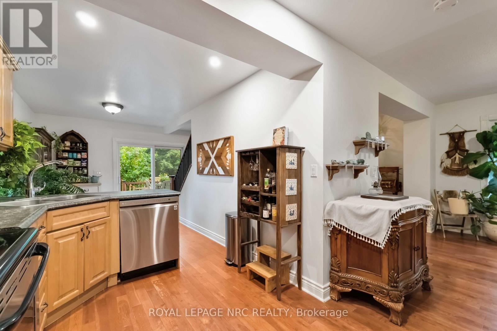 16 College Street, Pelham (Fonthill), Ontario  L0S 1E0 - Photo 21 - X12439721
