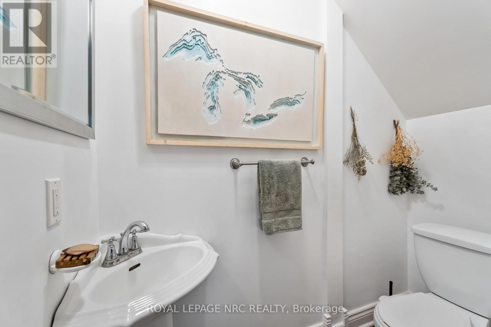 16 College Street, Pelham (Fonthill), Ontario  L0S 1E0 - Photo 23 - X12439721