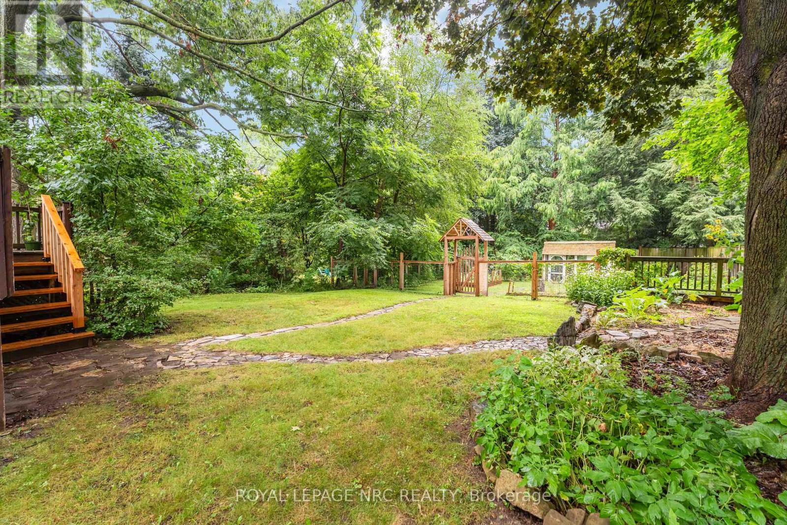 16 College Street, Pelham (Fonthill), Ontario  L0S 1E0 - Photo 38 - X12439721