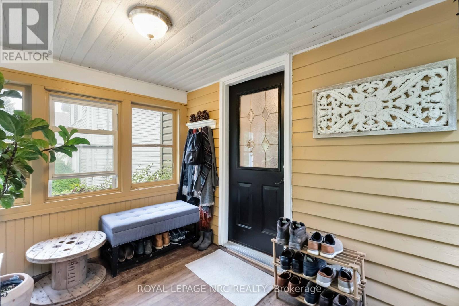 16 College Street, Pelham (Fonthill), Ontario  L0S 1E0 - Photo 7 - X12439721