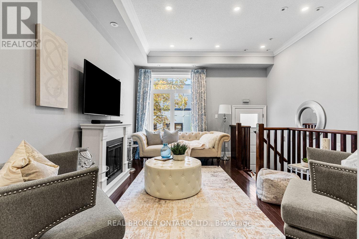 51 ST PAUL STREET, Toronto, Ontario
