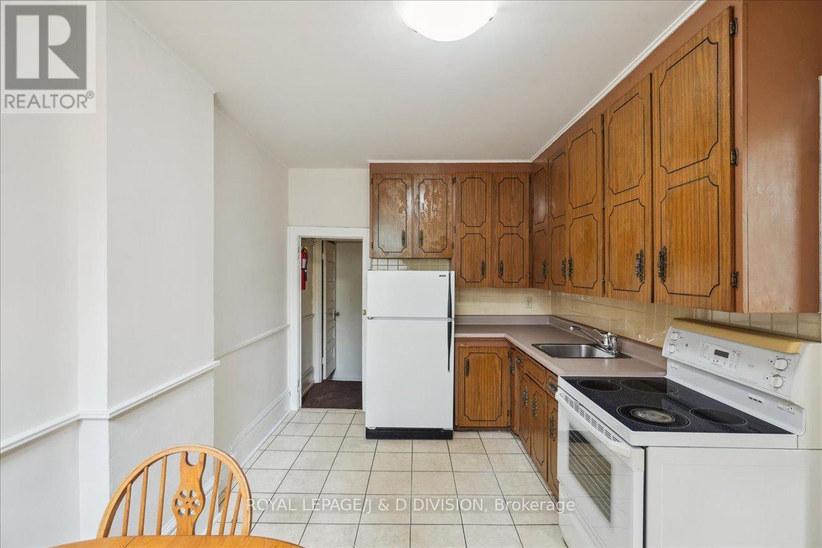 51 Chicora Avenue, Toronto, Ontario  M5R 1T7 - Photo 10 - C12439574
