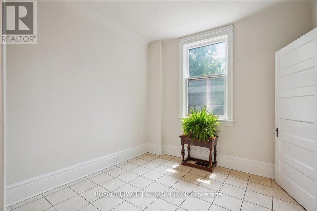 51 Chicora Avenue, Toronto, Ontario  M5R 1T7 - Photo 12 - C12439574