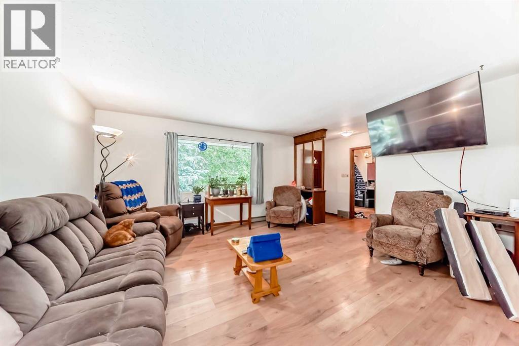 59 Rosewood Road Nw, Calgary, Alberta  T2K 1N3 - Photo 4 - A2261569