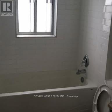 Lower Unit - 531 Woodbine Avenue, Toronto, Ontario  M4E 2H7 - Photo 10 - E12439478