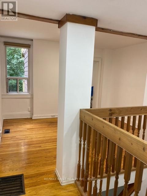 Lower Unit - 531 Woodbine Avenue, Toronto, Ontario  M4E 2H7 - Photo 4 - E12439478