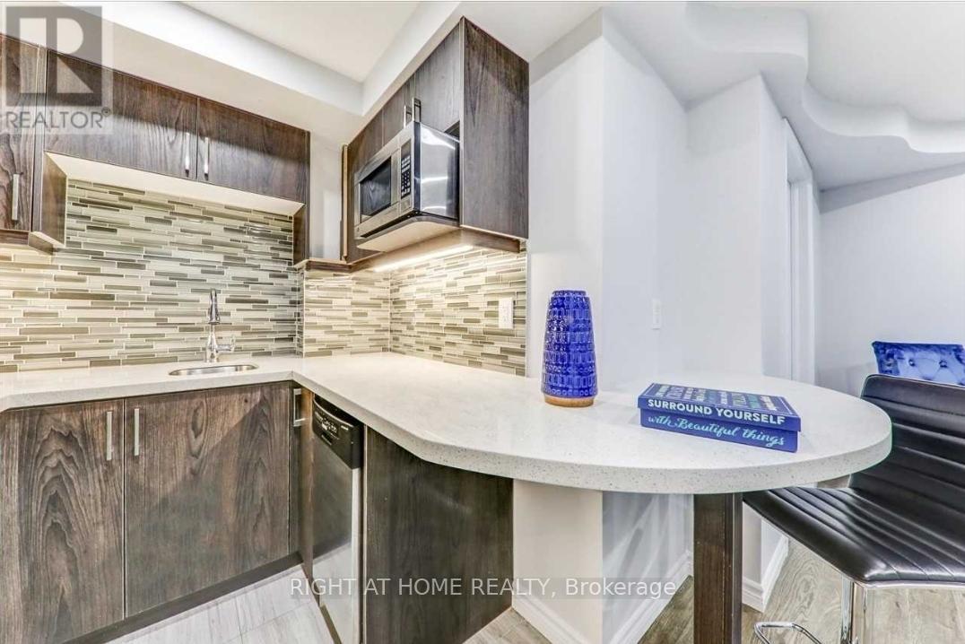 20 - 8 Eaton Park Lane, Toronto, Ontario  M1W 0A5 - Photo 2 - E12439481