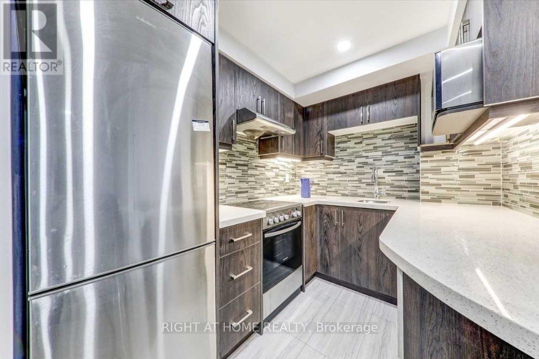 20 - 8 Eaton Park Lane, Toronto, Ontario  M1W 0A5 - Photo 3 - E12439481